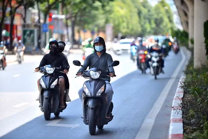Ha Noi: Nhiet do ngoai troi 50 do C, nguoi lao dong van muot mai muu sinh-Hinh-2