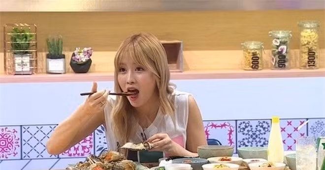 Momo (TWICE) bị dị ứng với cá hồi.