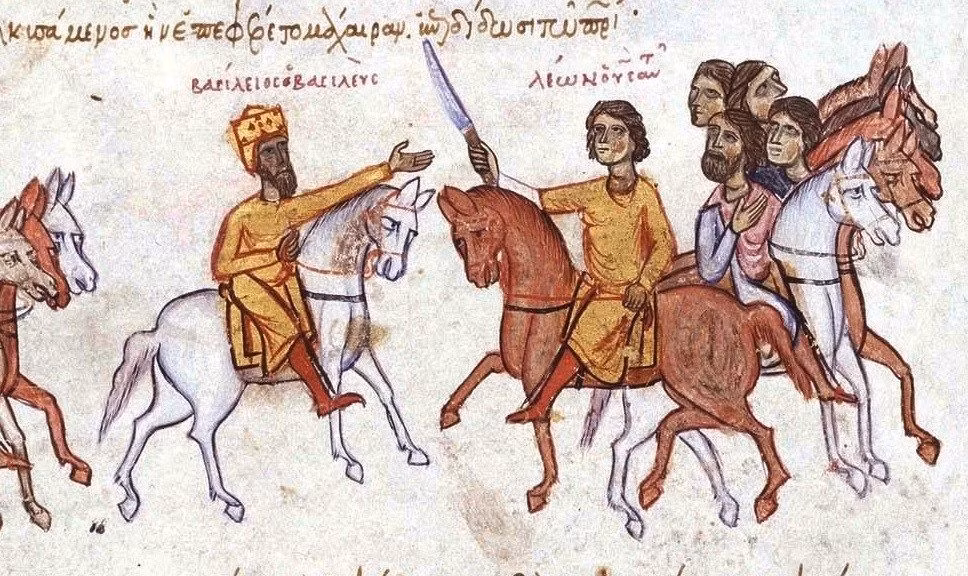 Được Hoàng đế Michael III chú ý nhờ khả năng thuần hóa ngựa và tiếng tăm từ các cuộc đấu vật, Basil đã thăng tiến nhanh chóng và trở thành vệ sỹ và cận thần của hoàng đế.
