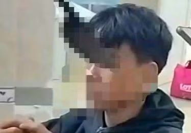 Thieu nien 15 tuoi bi dao cam vao hoc mat vi choi dao
