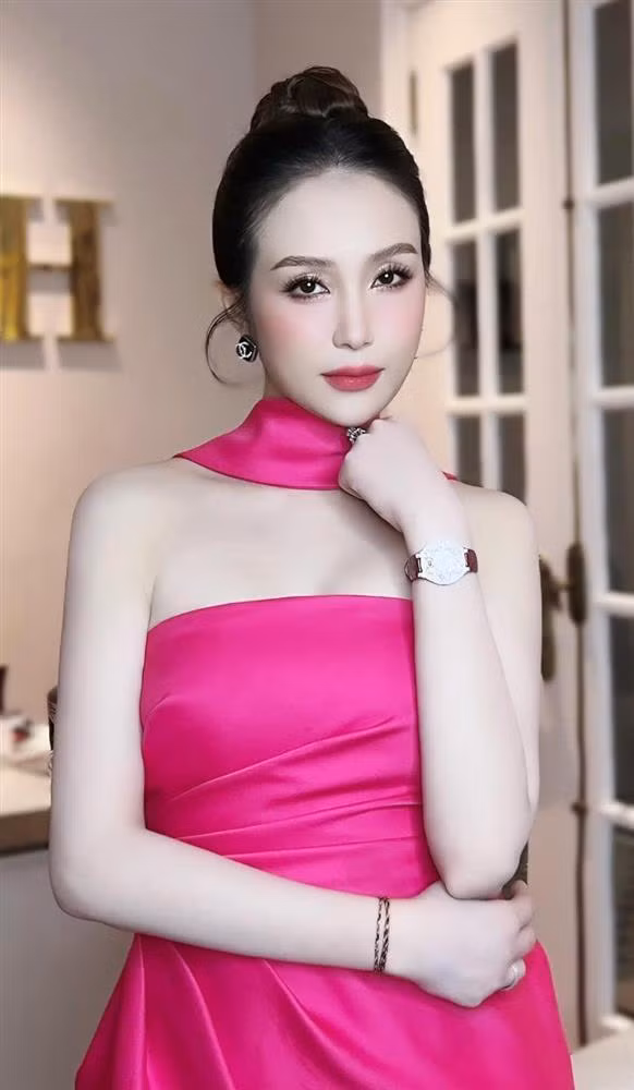 Ba xa Tuan Hung thang hang nhan sac, me style khoe them nguc quyen ru-Hinh-7