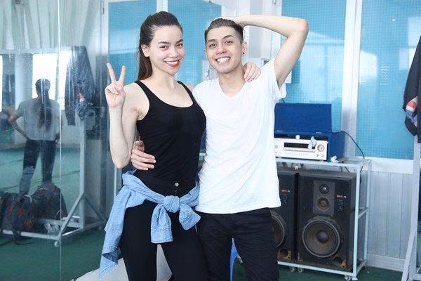 Ngoại hình Hồ Ngọc Hà - Noo Phước Thịnh thay đổi sau 8 năm - Hình 8 Ngoai hinh Ho Ngoc Ha - Noo Phuoc Thinh thay doi sau 8 nam-Hinh-8