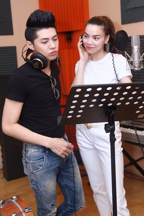 Ngoại hình Hồ Ngọc Hà - Noo Phước Thịnh thay đổi sau 8 năm - Hình 7 Ngoai hinh Ho Ngoc Ha - Noo Phuoc Thinh thay doi sau 8 nam-Hinh-7