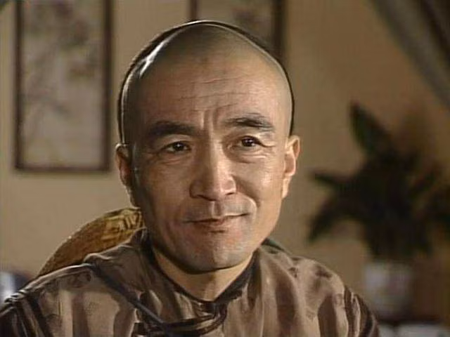 "Khuất Nguyên, khi nhìn thấy thần, Khuất Nguyên liền hỏi rằng: Sao ông cũng nhảy sông tự tử à? Ông ấy nói rằng năm xưa ta gặp phải ông vua vô đạo nên mới nhảy sông tự tử. Chả nhẽ ông cũng hầu vua tàn bạo ư? Bỗng dưng thần nghĩ việc thần chết thì nhỏ nhưng danh tiếng của hoàng thượng là lớn.