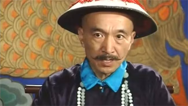 Ngoài ra, Lưu Dung còn được biết đến là người quân tử, thông thạo nhiều loại hình nghệ thuật, trong đó tinh tế nhất là thư pháp. Với nét chữ sâu sa trầm lắng, thư pháp của vị quan này được rất nhiều người săn đón vào thời điểm đó. Bên cạnh đó, cờ vây cũng là một trong những tài năng nổi bật của Lưu Dung.