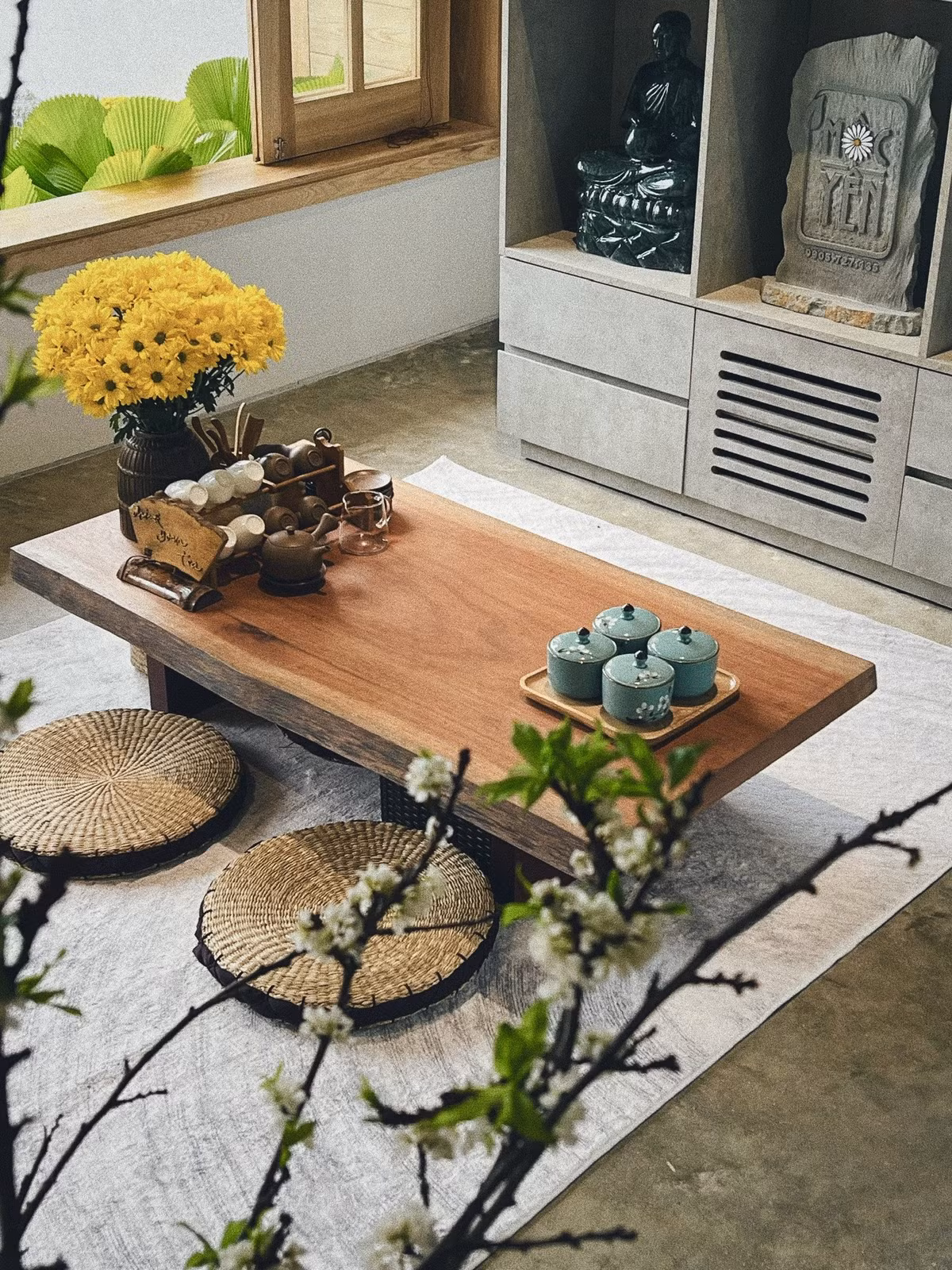 Ngoi nha chua lanh tam hon, decor bang nhieu tuong phat-Hinh-7