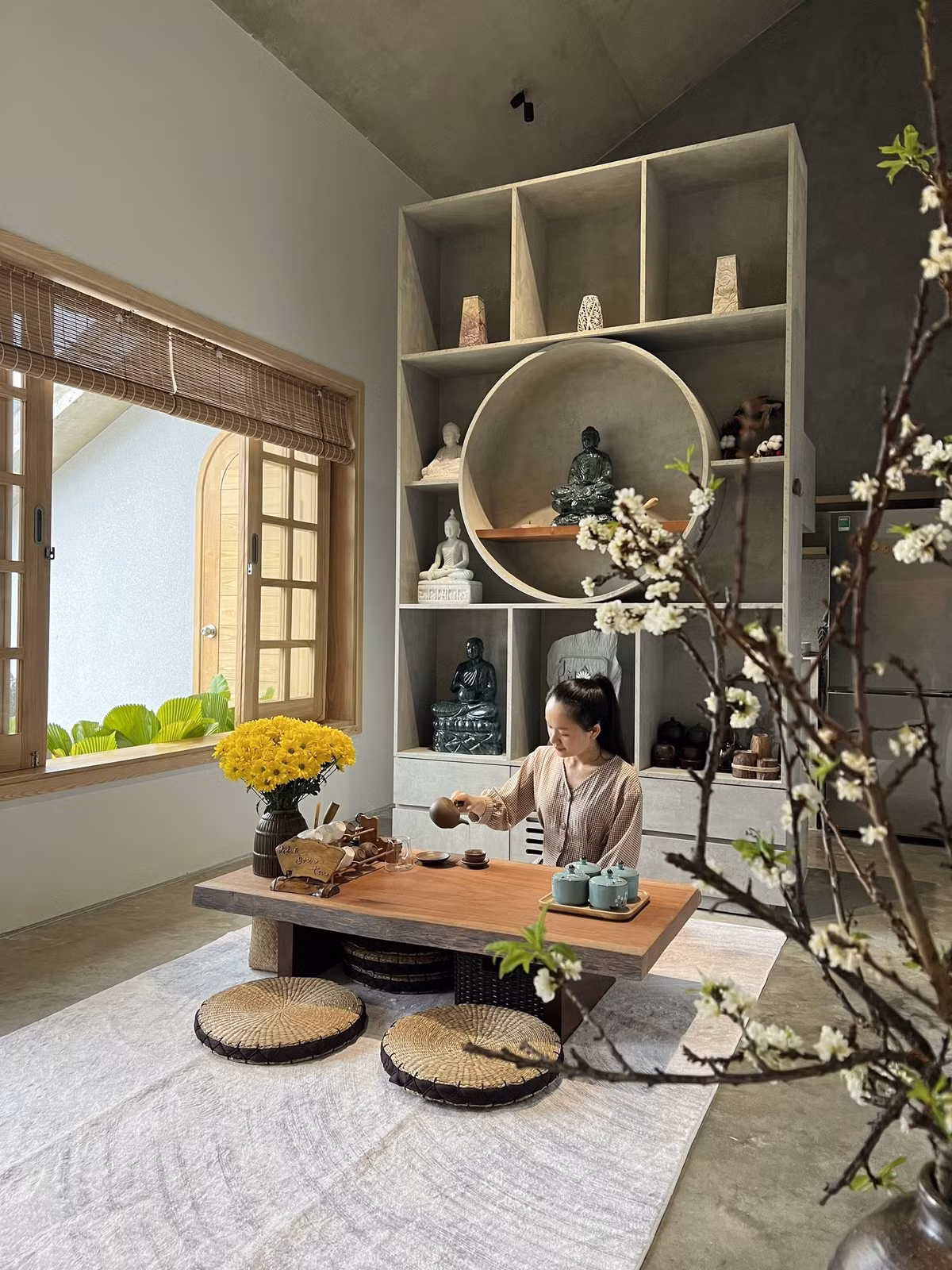 Ngoi nha chua lanh tam hon, decor bang nhieu tuong phat-Hinh-20