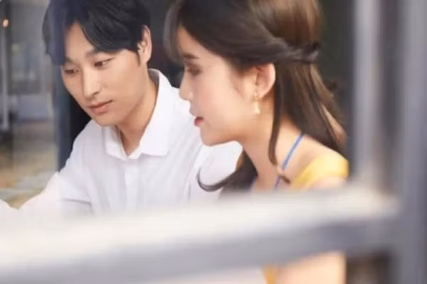 Dong nghiep cho vay 300 trieu roi de nghi toi ket hon de xoa no