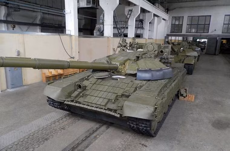 T-72UA1 có trọng lượng khoảng 45 tấn, chiều dài thân xe (tính cả pháo) 9,5m, rộng 3,5m, cao 2,2m, kíp xe 3 người. Gói nâng cấp này tương tự các dự án hiện đại hóa T-72 của Nga nhưng được cho là rẻ hơn.
