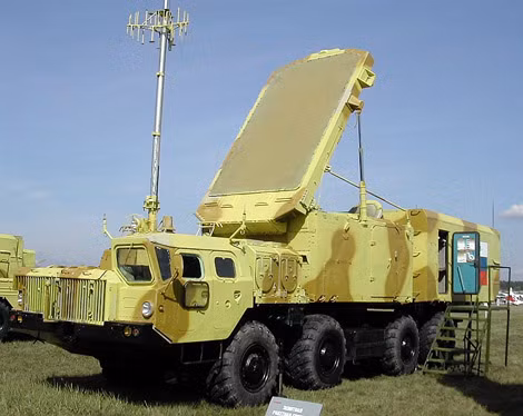 Đài radar tìm kiếm mục tiêu 30N6E2.