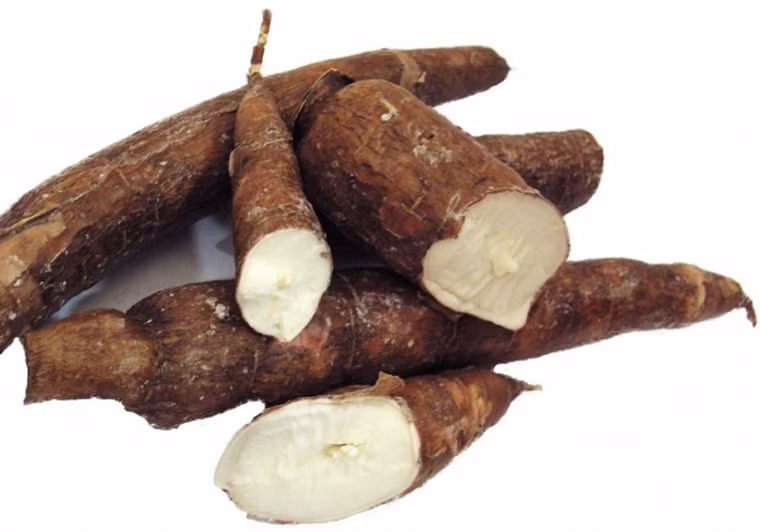 Củ sắn. Sắn là nguồn cung cấp carbohydrates dồi dào. Tuy nhiên, bạn cần chắc chắn chúng được rửa sạch, luộc kỹ. Bằng không, bạn có thể dễ dàng bị ngộ độc bởi chất xyanua trong thực phẩm này.