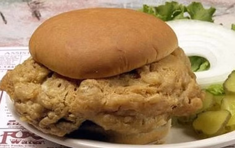 Sandwich não chiên. Để tạo ra một chiếc bánh sandwich não chiên, người ta đặt những lát não bê giữa bánh mỳ. Món này rất phổ biến trước khi dịch bò điên xuất hiện, được phục vụ với bánh mỳ trắng mỏng trong các khách sạn Missouri ở Mỹ.