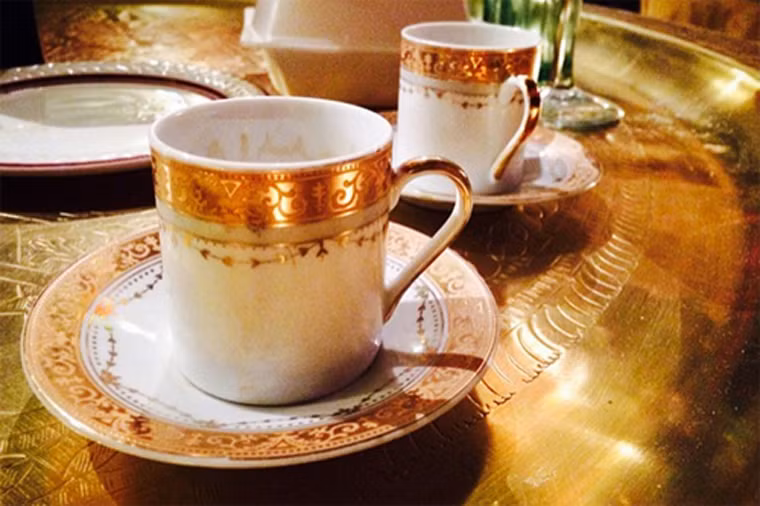 Café des épices, Morocco. Café des épices khá đặc biệt khi được thưởng thức với nhiều nguyên liệu khác nhau như vừng, tiêu đen, nhục đậu khấu nghiền nhỏ, trộn đều. Khi uống, Café des épices có mùi thơm độc đáo giống như một loại bia.