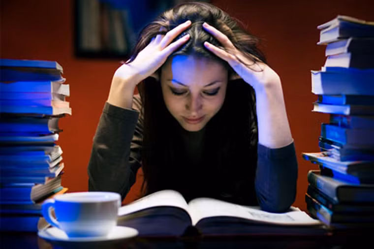 Hạn chế làm việc về đêm. Các nhà khoa học Đan Mạch khẳng định, chị em làm việc khoảng ba đêm/tuần trong vòng sáu năm có khả năng mắc ung thư vú cao gấp đôi so với người không hoạt động vào thời điểm này.
