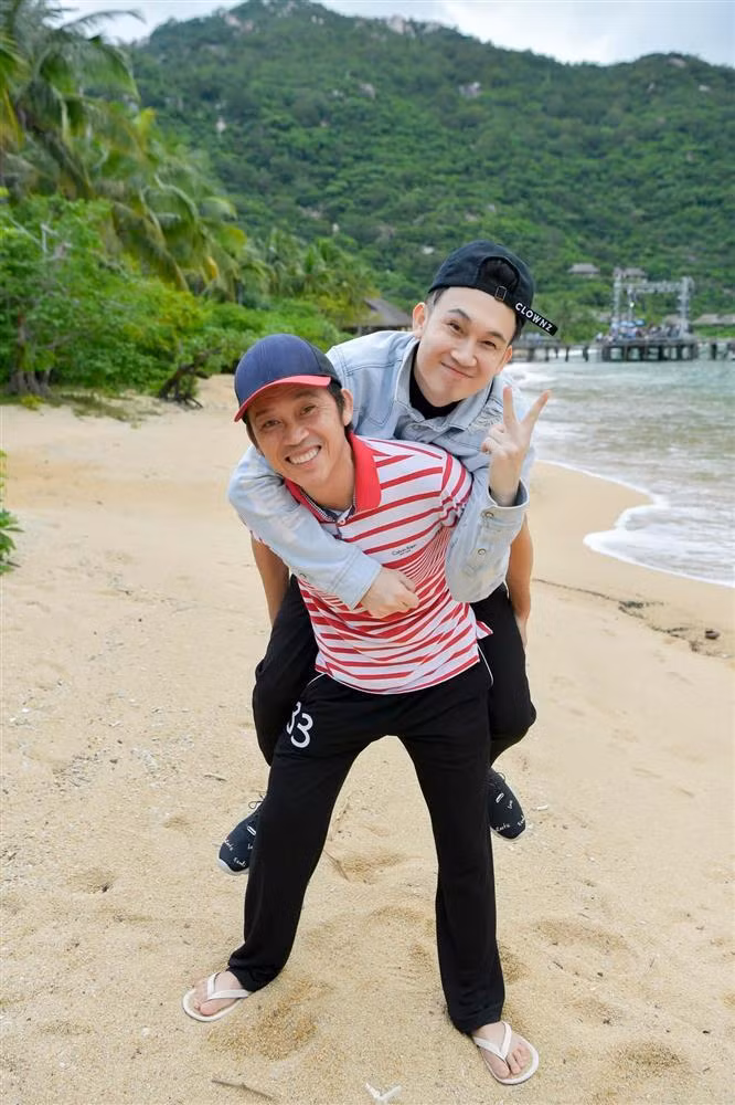 Duong Trieu Vu danh gia dien mao Hoai Linh giua thoi diem nong-Hinh-2