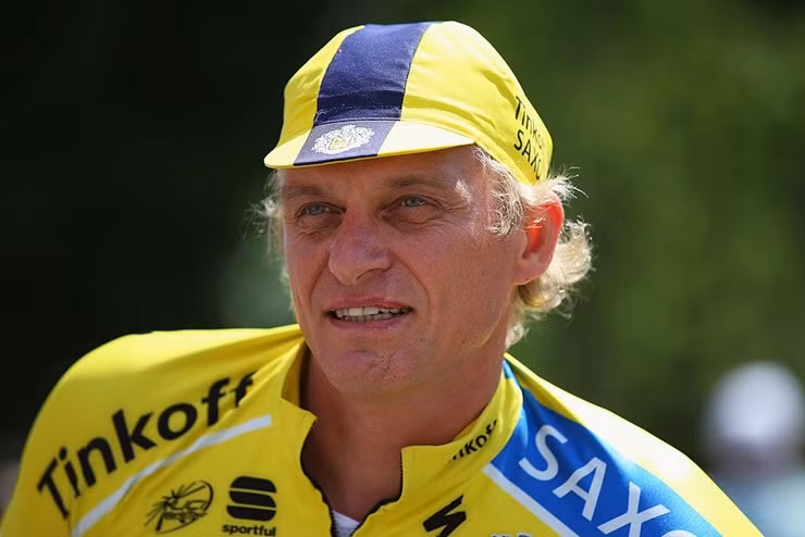 Tinkoff Credit được ông đưa lên sàn giao dịch chứng khoán London năm 2013. Cổ phiếu do ông Tinkov kiểm soát lúc này trị giá 1,1 tỉ USD.