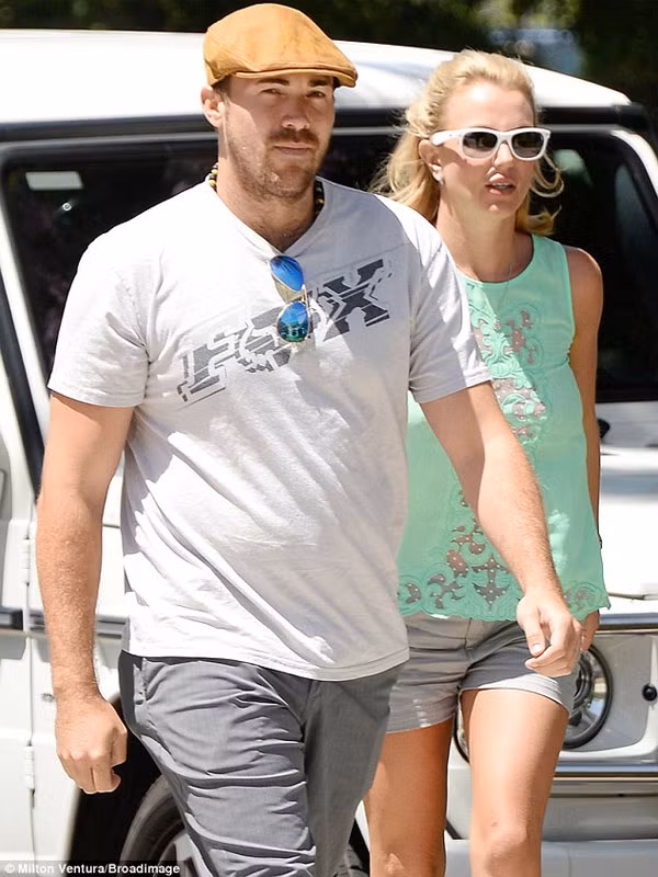 Britney Spears và David Lucado.