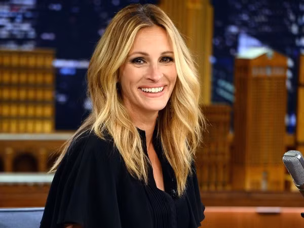 Mới đây, ngôi sao Hollywood Julia Roberts thừa nhận cô từng ghen tức với các bạn đồng lứa như Halle Berry khi họ được chọn vào danh sách những người phụ nữ quyến rũ nhất thế giới trong khi mình thì luôn bị cho ra rìa.