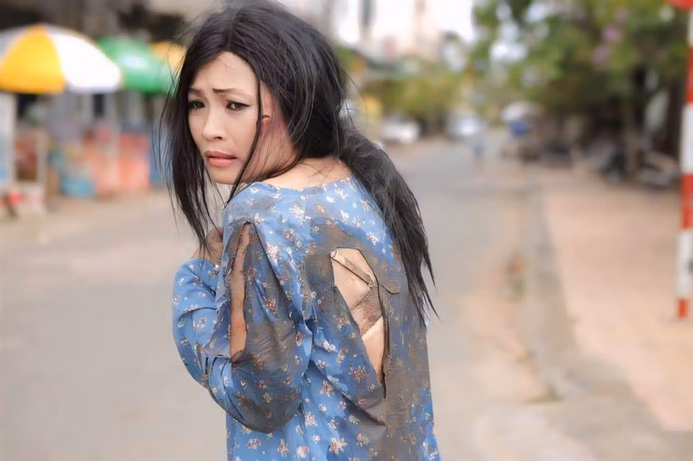 Ngoài ca hát, Phương Thanh nhiều lần lấn sân sang diễn xuất. Nữ ca sĩ 3 lần đạt được giải Nữ diễn viên phụ xuất sắc qua các bộ phim "Nụ hôn thần chết", "Hot boy nổi loạn" và "Những nụ hôn rực rỡ".