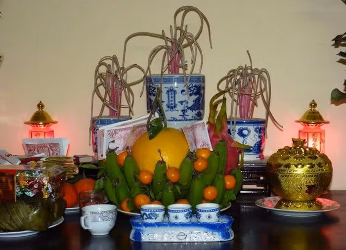 Bàn thờ có 7 dấu hiệu này là điềm gở: Đổ lọ hoa, ảnh thờ nghiêng - Hình 2 Ban tho co 7 dau hieu nay la diem go: Do lo hoa, anh tho nghieng-Hinh-2