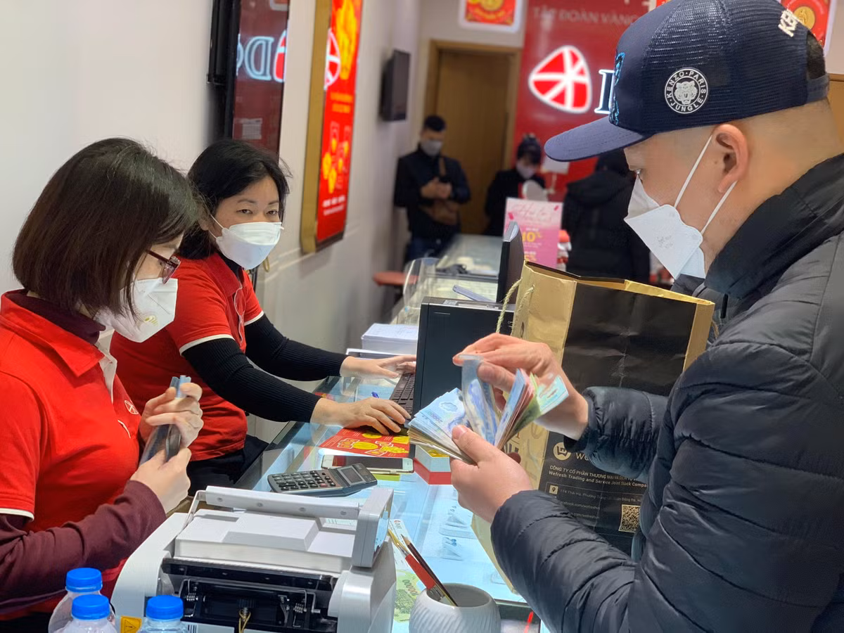 Giá vàng hôm nay 22/4: Vàng tăng không tưởng, chênh quốc tế hơn 16 triệu/lượng Gia vang hom nay 22/4: Vang tang khong tuong, chenh quoc te hon 16 trieu/luong