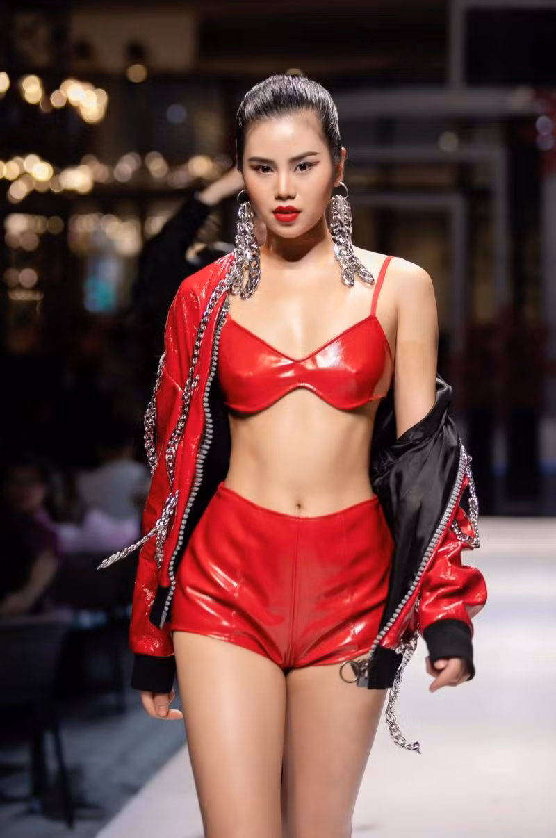 Nu giao vien the chat noi tieng co gu mac len lop khac han doi thuong-Hinh-6
