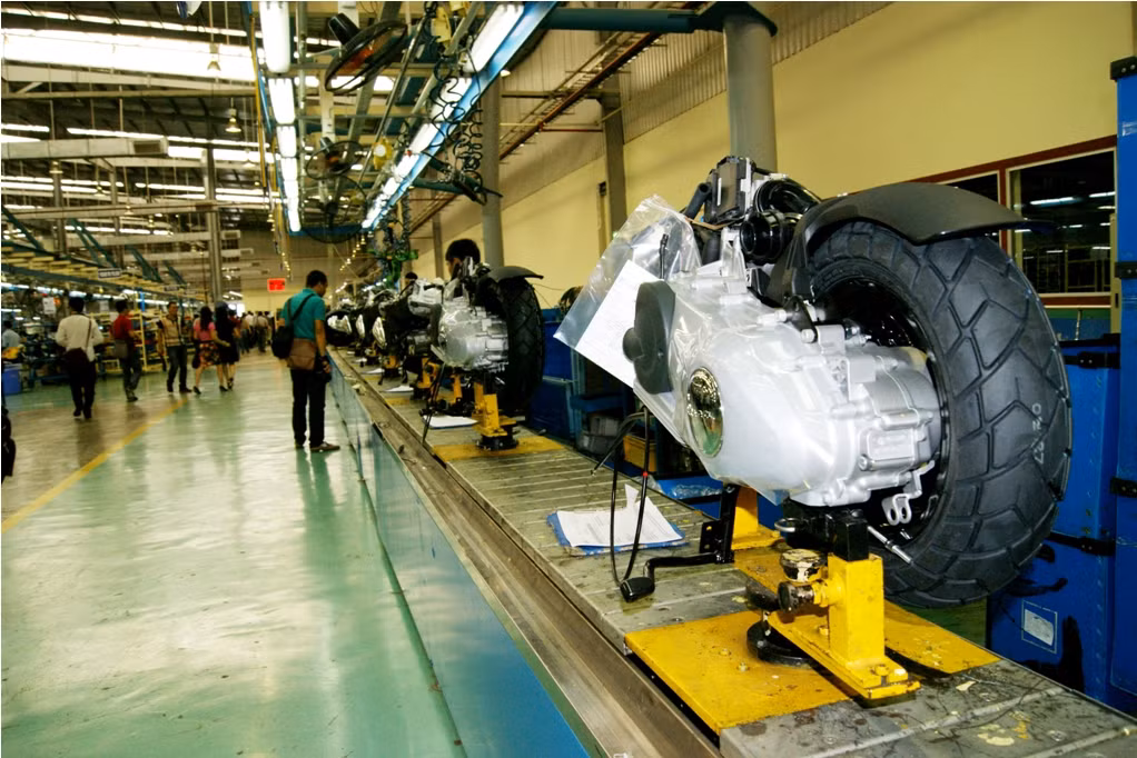 Các khối động cơ ban đầu được nhập từ Ý nhưng hiện nay, Piaggio Việt Nam đã hoàn toàn tự sản xuất động cơ