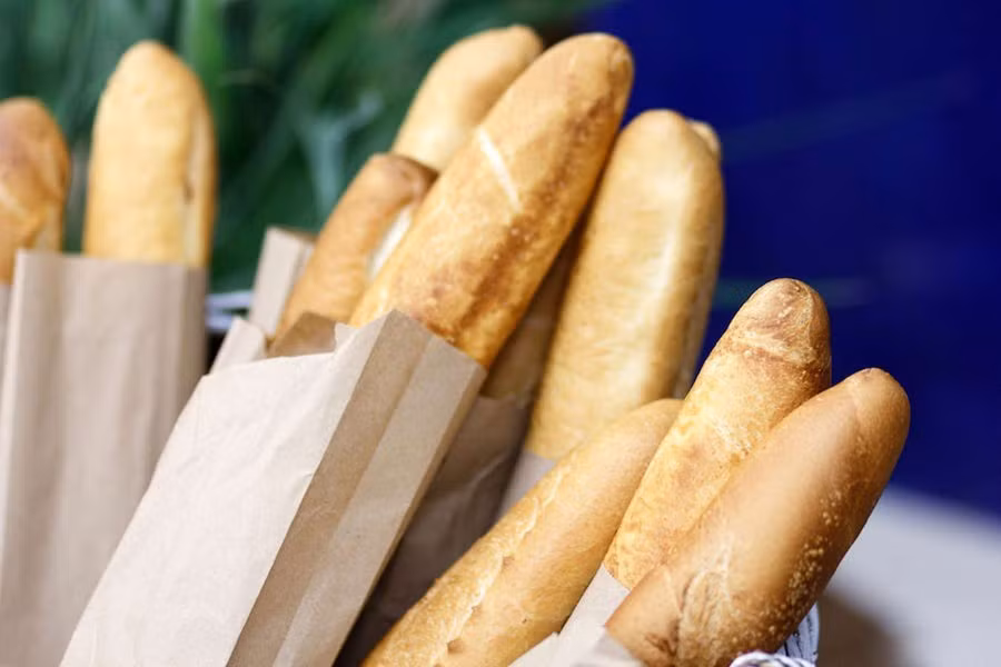 Bánh mì hầu hết có vị ngọt. Công thức chắc chắn khác nhau, nhưng nhiều loại bánh mì của Mỹ đều có đường như một thành phần bổ sung, nên sẽ ngọt hơn thông thường.