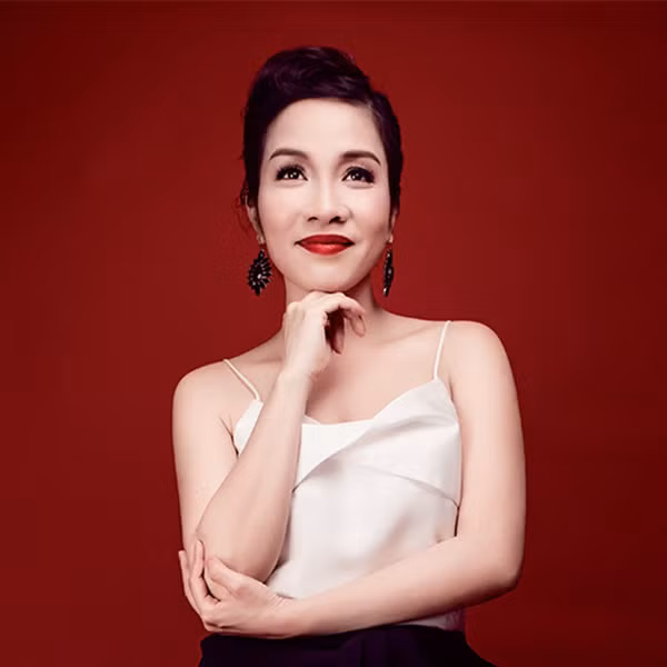 Nhờ Bằng Kiều định hướng mà cô nữ sinh chuyên Văn mộng mơ ngày nào giờ đã được khán giả gọi với danh xưng "diva" nhạc Việt. Mỹ Linh hiện tại có cuộc sống bình yên bên chồng là nhạc sĩ Anh Quân cùng các con. Ngoài cống hiến cho khán giả những sản phẩm âm nhạc chất lượng, hiện tại Đỗ Mỹ Linh còn là người ươm mầm tài năng Việt. Chị có một trung tâm đào tạo âm nhạc cho nhiều học viên nhỏ tuổi. Đỗ Mỹ Linh hiện tại đang sống rất hạnh phúc và viên mãn với những điều chị có. 