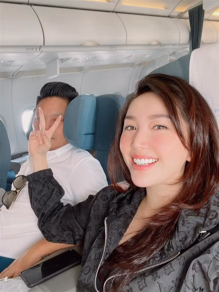Khoe chong tren moi mat tran, Bao Thy quen tuyen bo nam xua roi!-Hinh-2