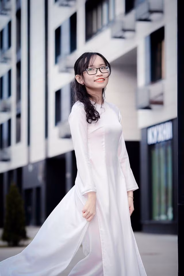 Du học sinh Việt tại LB Nga khoe duyên dáng áo dài - Hình 6 Du hoc sinh Viet tai LB Nga khoe duyen dang ao dai-Hinh-6
