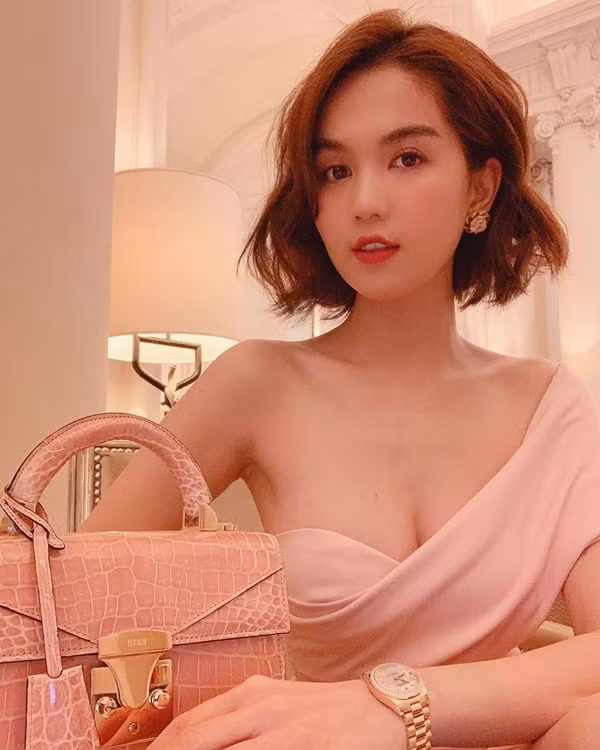 Ngoc Trinh: 