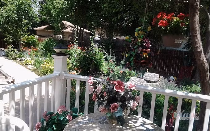 Sau bữa tiệc họp lớp là cánh cửa nhà nghỉ ảnh 1