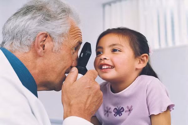 Thậm chí tệ hơn, các thuốc kháng histamine cũng có thể làm tăng nguy cơ của bệnh tăng nhãn áp góc hẹp, đặc biệt là nếu bạn nhìn khoảng cách xa. Nếu bạn đang dùng bất cứ loại thuốc nào và nhận thấy tầm nhìn của bạn trở nên mờ đi, hãy đi khám nhãn khoa ngay.