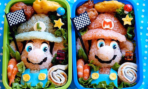 Cơm hộp Bento có nguồn gốc từ thói quen sử dụng cơm rang đựng trong một chiếc hộp nhỏ của người Nhật Bản bắt đầu từ khoảng thế kỷ 13. Sau đó món cơm hộp được người Nhật phát triển hơn vào thế kỷ 15, không chỉ sử dụng cơm rang mà còn có xôi, cơm trắng kết hợp với nhiều loại thức ăn. Lúc này, có thêm những cơ sở chế biến đồng loạt hộp đựng cơm Bento với kích thước lớn hơn, sử dụng nhiều hình dáng, màu sắc và chất liệu khác nhau.