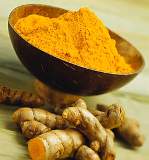 Bôt nghệ. Trộn bột nghệ, long não bằng nhau cùng với gel lô hội sau đó dán trên giày cao gót rất tốt cho gót chân bị nứt.
