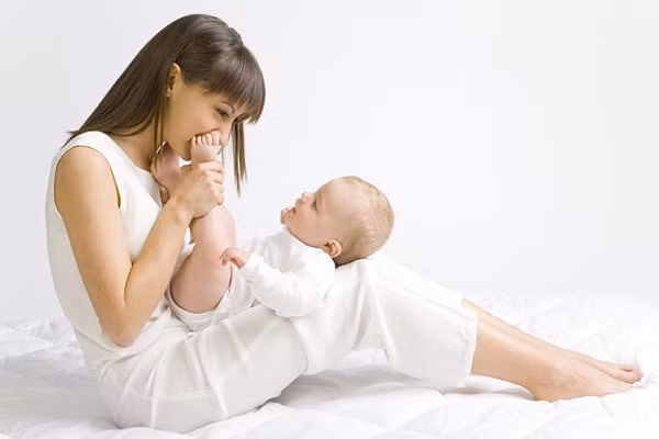 Các bà mẹ không hề hay biết rằng, cho con bú cũng có thể đốt cháy calo giúp mình giảm cân. Quá trình tăng cân khi mang thai là hết sức bình thường, nếu sau mang thai “chạy marathon” giảm cân thì bạn đang vô tình đặt cơ thể mình vào hồi chuông báo động.