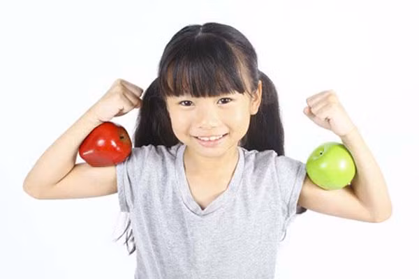 4. Tùy theo từng độ tuổi mà mẹ sẽ phân chia bữa sáng phù hợp cho con. Đối với trẻ từ 1 đến 10 tuổi, những năm đầu đời rất quan trọng. Mẹ cần bổ sung nhiều protein và can xi để tăng chiều cao và thể lực.