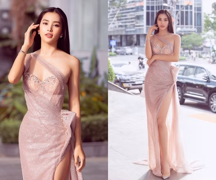 Tiểu Vy gợi cảm tại một sự kiện trong thiết kế đầm dài xẻ tà. Điểm nhấn corset tập trung ánh nhìn vào vòng 1 nóng bỏng sau lớp vải nude tiệp màu da. Những đường cắt chéo cùng sự pha trộn chất liệu lấp lánh đồng thời góp phần mang lại cho nàng Hậu một diện mạo lôi cuốn, ấn tượng.