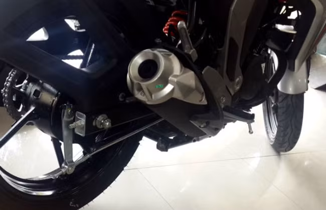 Fazer FI V2.0 có động cơ 149cc, giảm 4cc so với thế hệ cũ, khiến công suất và mô-men xoắn cực đại của xe chỉ còn 12,9 hp/12,8 Nm.