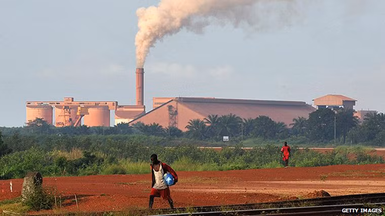 Ít ai biết rằng, Guinea là một quốc gia giàu có về tài nguyên khoáng sản Guinea có một nguồn bô xít (bauxite) lớn, cung cấp lượng nhôm khổng lồ.