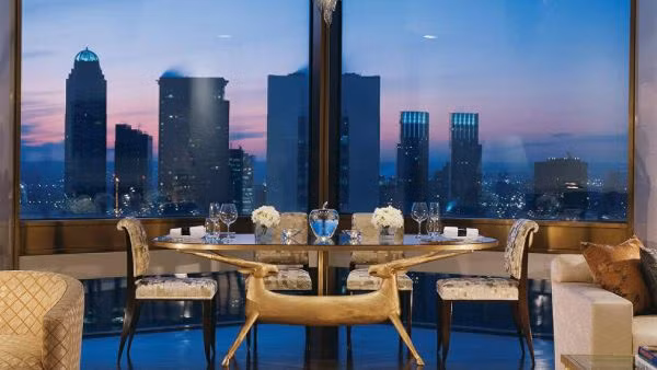 Khách sạn Four Seasons, ở New York.