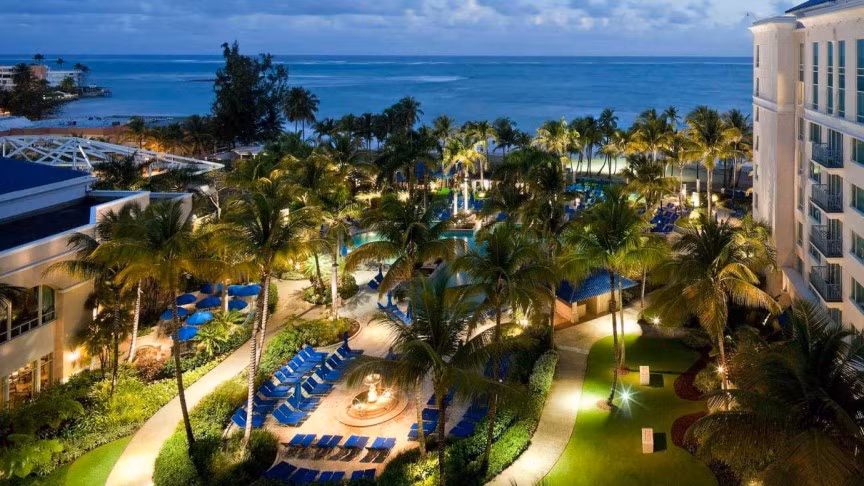 6. Casino The Ritz-Carlton, San Juan (Mỹ): The Ritz-Carlton, sòng bạc đầu tiên tại San Juan, thuộc tập đoàn khách sạn Ritz-Carlton. Trong khuôn viên sòng bạc được bài trí hết sức sang trọng, có đến hơn 300 cỗ máy đánh bạc và những trò bài bạc theo kiểu truyền thống. Sau những giờ vui chơi bài bạc, du khách cũng có thể thư giãn tại spa cao cấp và ăn uống tại nhà hàng nổi tiếng của khách sạn.