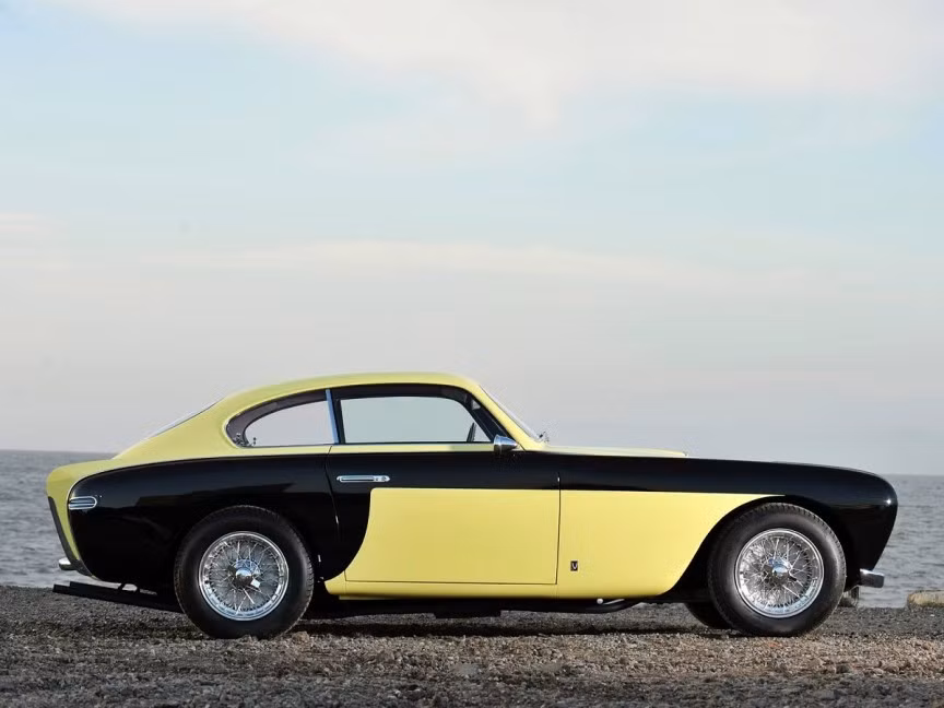 7. Ferrari 412 S 1958 thất bại trong cuộc đua đầu tiên của mình và nhanh chóng được gửi trở lại nhà máy Ferrari. Công ty đã sửa đổi chiếc xe bằng cách thêm hệ thống phanh đĩa để tiếp tục các cuộc đua của mình. Nó thiết lập kỷ lục hơn 300 km/h trên đường đua trong năm 1960 tại giải đua Grand Prix ở Los Angeles (Mỹ).