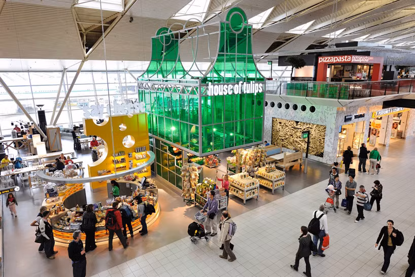 3. Phòng chờ sân bay Schipol, Amsterdam (Hà Lan): Phòng chờ này gồm 3 cửa hàng được thiết kế bởi công ty thiết kế của Hà Lan Tjep. Điểm nổi bật hơn cả là một cửa hàng hoa được gọi là "ngôi nhà hoa tulip" và nó được bọc trong thủy tinh màu xanh lá cây, với một thiết kế gợi nhớ đến nhà kính và mái nhà hình nón có nguồn gốc từ giỏ hoa.
