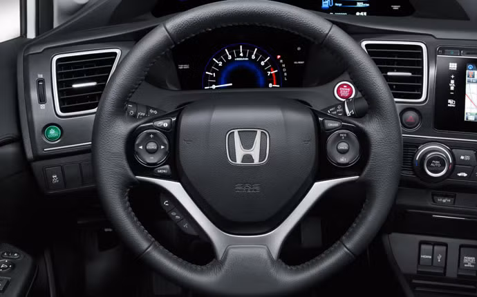 Một điểm mới ở Honda Civic 2015 chính là tùy chọn hộp số vô cấp CVT có trên Civic Sedan LX, Civic Coupe LX và EX.