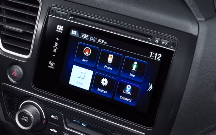 Trang bị hộp số vô cấp CVT giúp Honda Civic giữ được vị thế là một trong những mẫu xe cỡ nhỏ tiết kiệm nhiên liệu nhất trên thị trường với mức tiêu thụ nhiên liệu 5,7 lít/100km đường cao tốc.