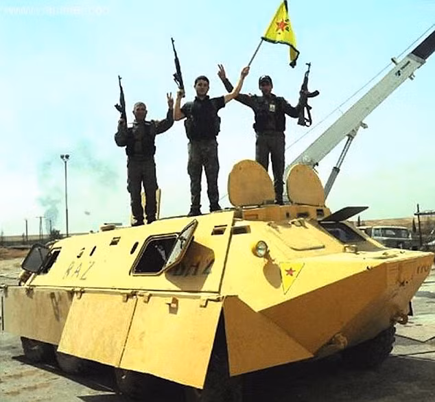 Những người Kurd đã chuyển đổi từ máy kéo, xe nông nghiệp và xe tải cũ thành những cỗ xe tăng, xe bọc thép kiên cố để chiến đấu với lực lượng ISIS đang tàn phá miền bắc Syria.
