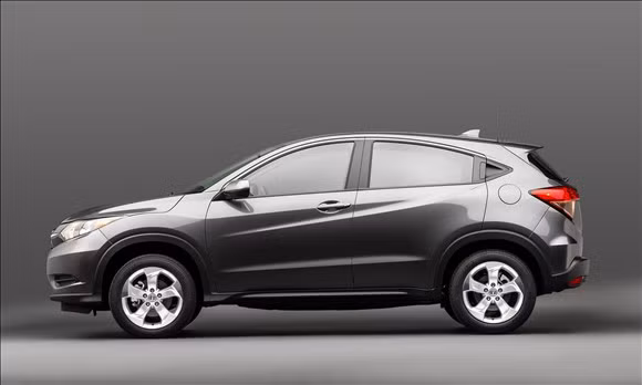2015 Honda HR-V. Đây là phiên bản châu Âu của mẫu SUV giá rẻ Vezel đã ra mắt tại thị trường Nhật vào năm 2013. Mẫu SUV này được phát triển dựa trên người anh em Jazz quen thuộc. Thiết kế của HR-V theo phong cách mới và thông minh hơn so với người em CR-V của mình.