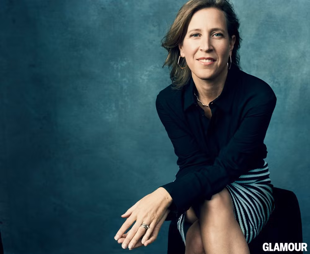 2. Susan Wojcicki, Giám đốc điều hành của YouTube. Wojcicki gần đây đã tiếp nhận ghế Giám đốc điều hành của YouTube – công ty có trị giá lên tới 40 tỷ USD. Cô trước đây phó giám đốc quảng cáo và thương mại của Google. Là Giám đốc điều hành của YouTube, Wojcicki sẽ chịu trách nhiệm mang về khoảng 5,9 tỷ USD doanh thu từ quảng cáo video và 2,8 tỷ USD doanh thu quảng cáo.